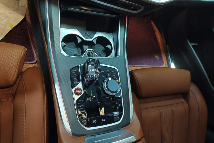 Used BMW X7 2021 xDrive40i Luxury M Sport Package Gear Lever