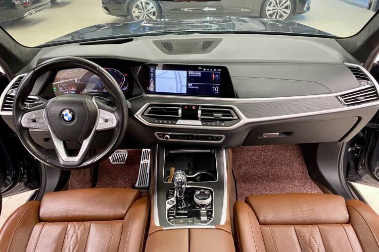 Used BMW X7 2021 xDrive40i Luxury Package with Premium Features Interior 1