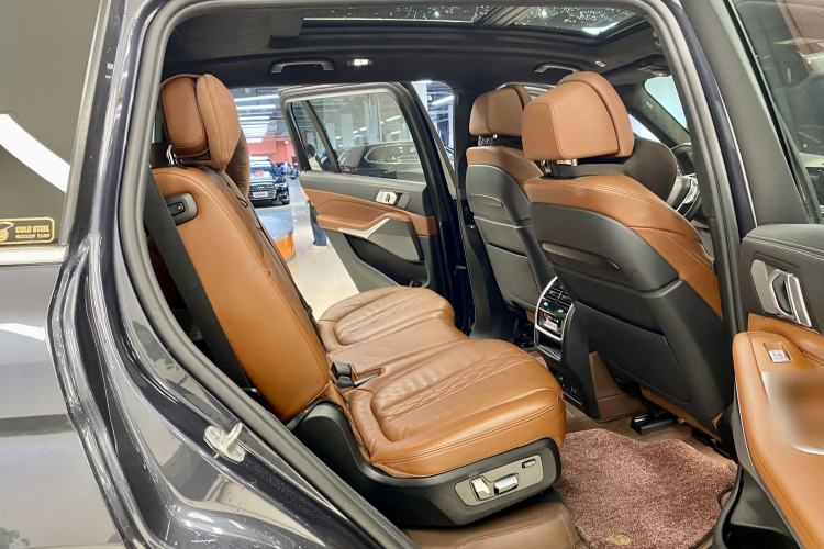 Used BMW X7 2021 xDrive40i Luxury Package with Premium Features Interior 10