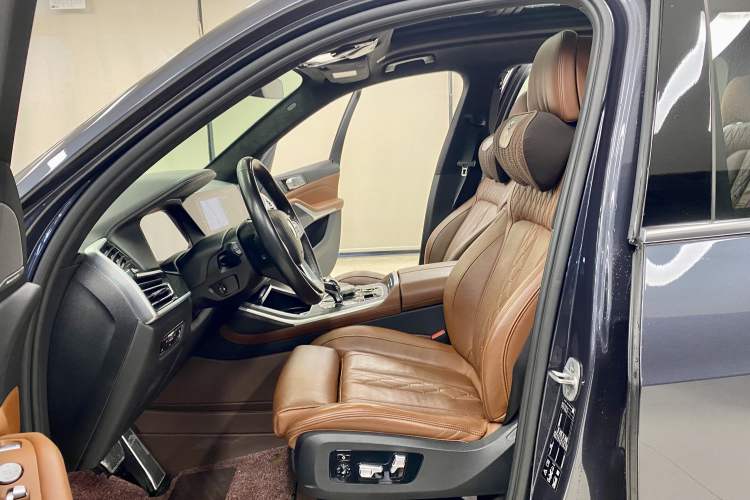 Used BMW X7 2021 xDrive40i Luxury Package with Premium Features Interior 5
