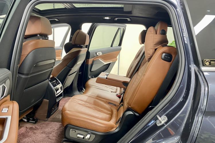 Used BMW X7 2021 xDrive40i Luxury Package with Premium Features Interior 6
