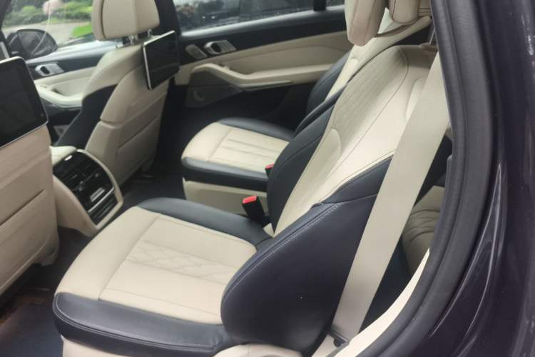 Used BMW X7 2021 xDrive40i Executive Model with M Sport Package Left Rear Seat