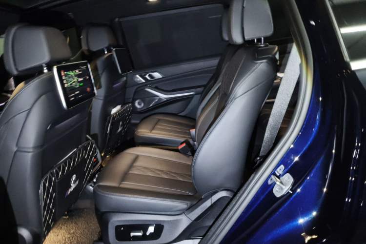 Used BMW X7 2021 xDrive40i Executive Model with M Sport Package Left Rear Seat