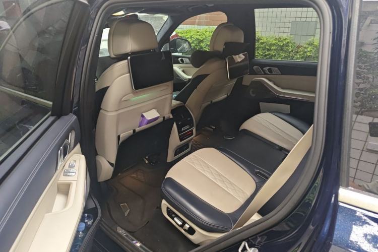 Used BMW X7 2021 xDrive40i Executive Model with M Sport Package Left Rear Seat