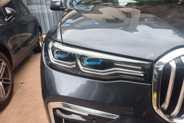 Used BMW X7 2021 xDrive40i Executive Model with M Sport Package Right Front Headlight