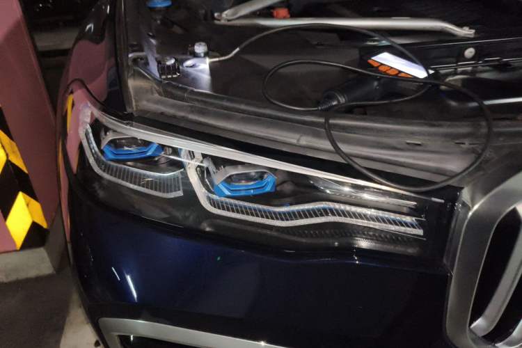 Used BMW X7 2021 xDrive40i Executive Model with M Sport Package Right Front Headlight