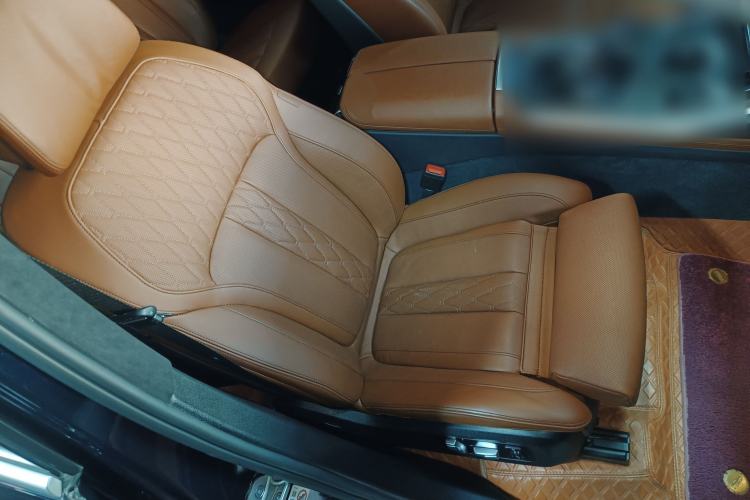 Used BMW X7 2021 xDrive40i Luxury M Sport Package Right Front Seat