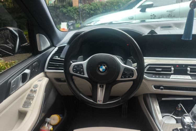Used BMW X7 2021 xDrive40i Executive Model with M Sport Package Steering Wheel