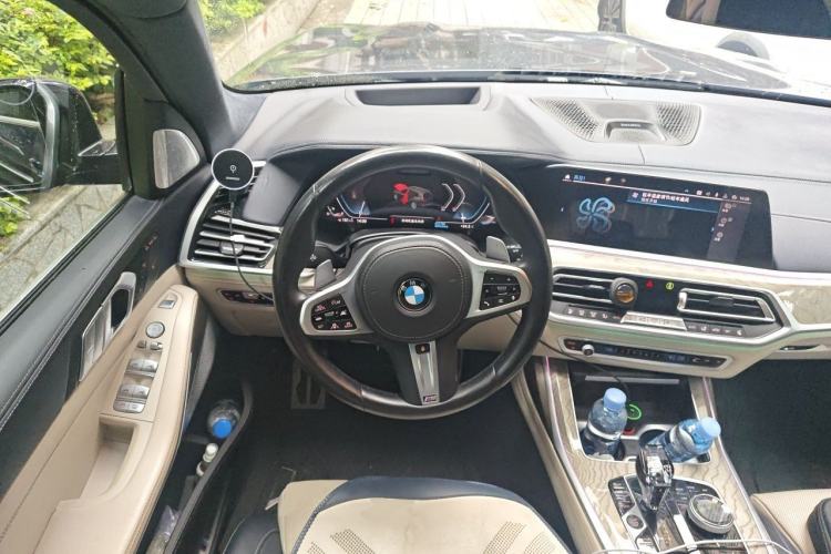 Used BMW X7 2021 xDrive40i Executive Model with M Sport Package Steering Wheel