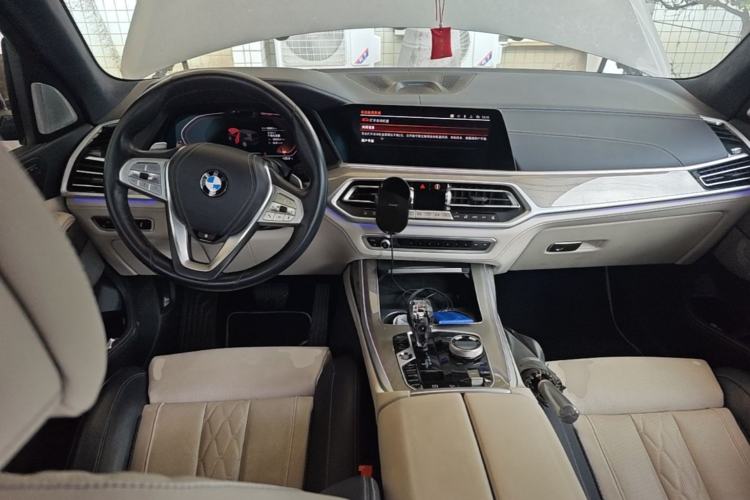 Used BMW X7 2021 xDrive40i Executive Luxury Package Center Console