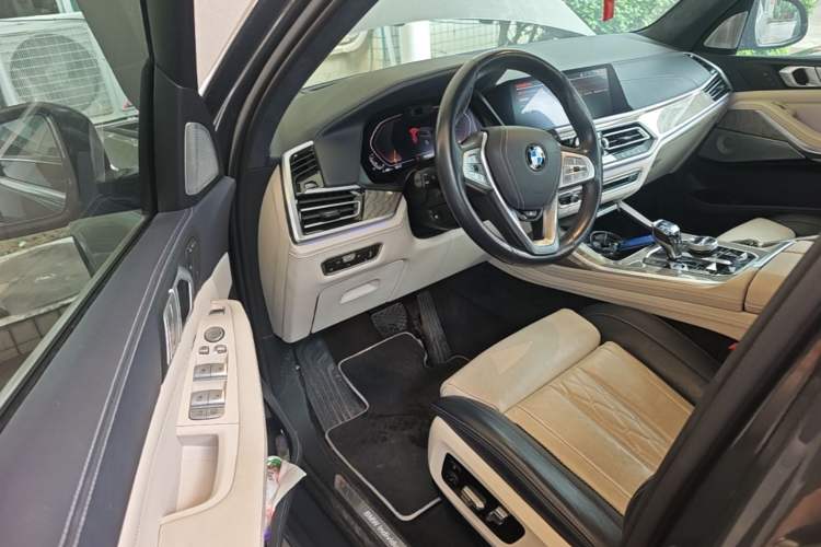 Used BMW X7 2021 xDrive40i Executive Luxury Package Driver Seat
