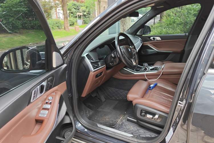 Used BMW X7 2021 xDrive40i Executive Luxury Package Driver Seat