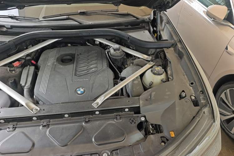 Used BMW X7 2021 xDrive40i Executive Luxury Package Engine Bay Left