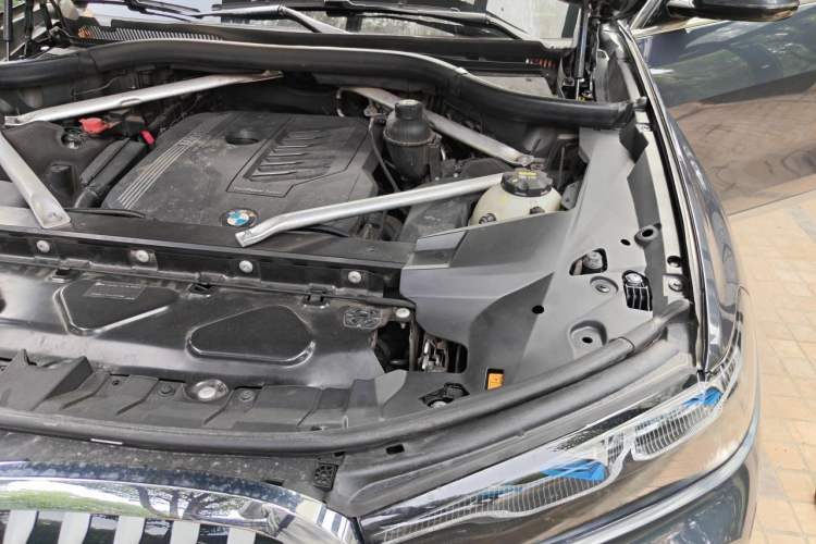 Used BMW X7 2021 xDrive40i Executive Luxury Package Engine Bay Left