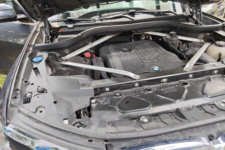 Used BMW X7 2021 xDrive40i Executive Luxury Package Engine Bay Right