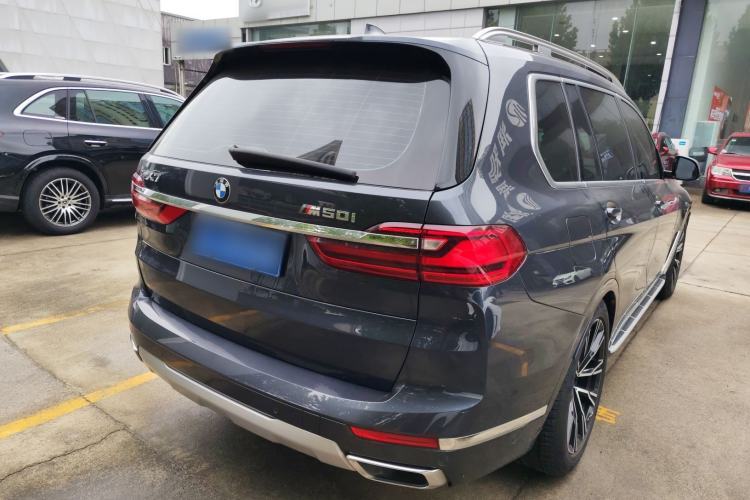 Used BMW X7 2021 xDrive40i Luxury Package with Leading Features Exterior 3