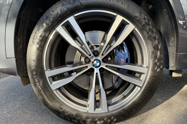Used BMW X7 2021 xDrive40i Luxury M Sport Package Exterior 4