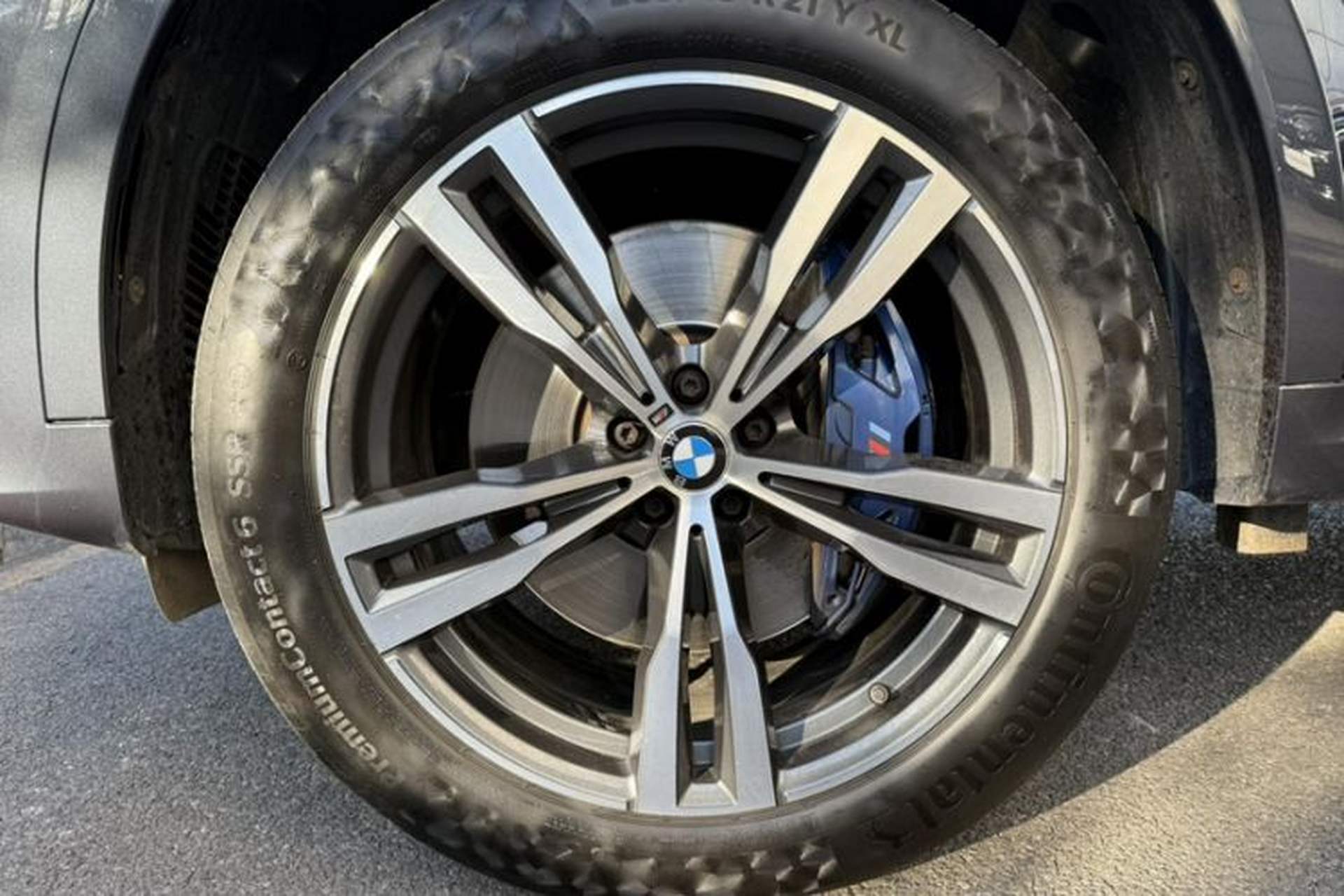 Used BMW X7 2021 xDrive40i Luxury M Sport Package Exterior 4