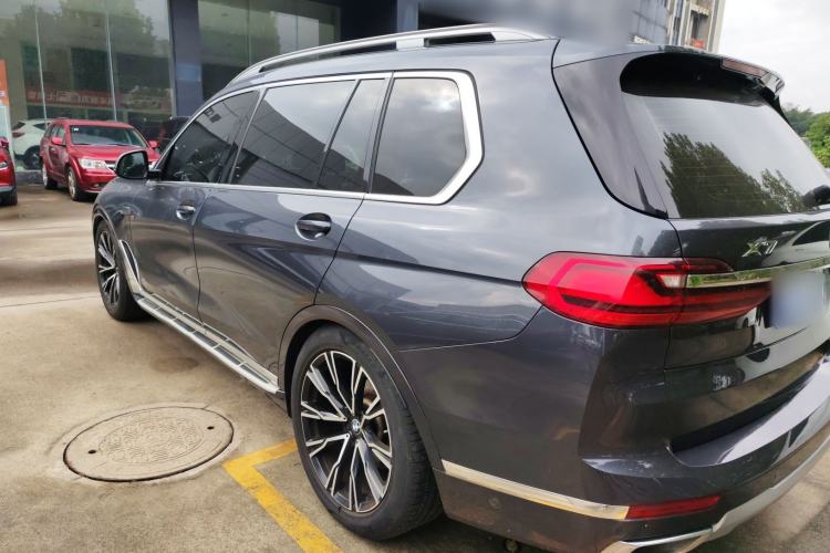 Used BMW X7 2021 xDrive40i Luxury Package with Leading Features Exterior 5