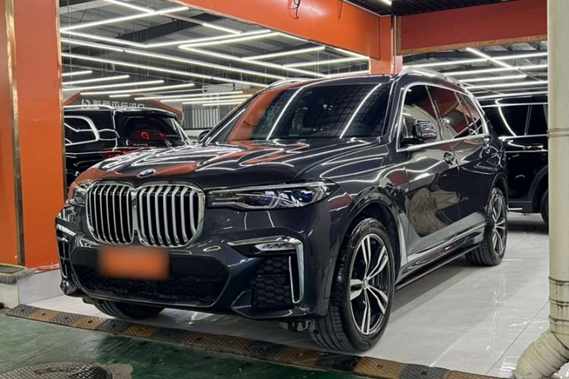 Used BMW X7 2021 xDrive40i Luxury M Sport Package Front Left 45 Deg