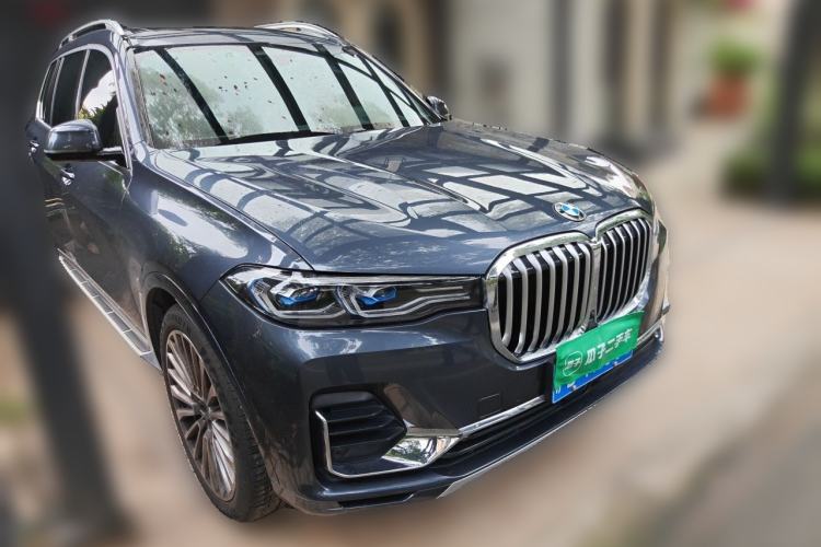 Used BMW X7 2021 xDrive40i Executive Luxury Package Front Right 45 Deg