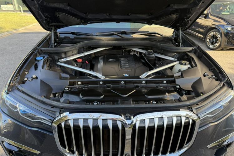 Used BMW X7 2021 xDrive40i Luxury M Sport Package Interior 10