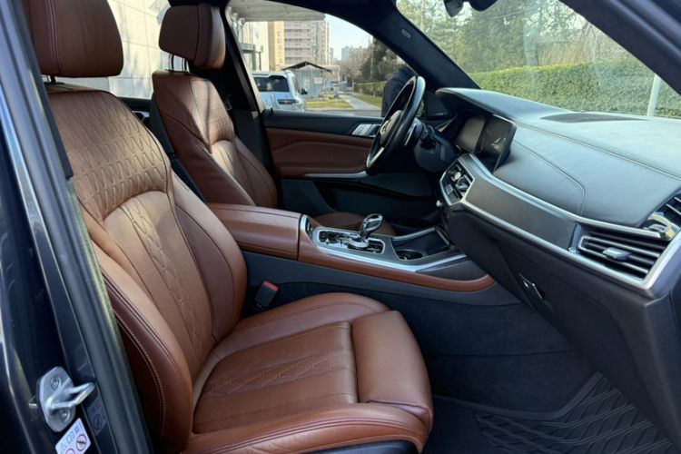 Used BMW X7 2021 xDrive40i Luxury M Sport Package Interior 12
