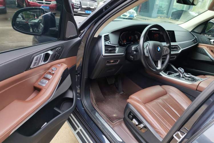 Used BMW X7 2021 xDrive40i Luxury Package with Leading Features Interior 2