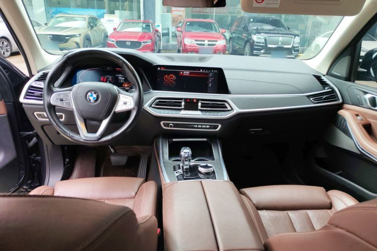 Used BMW X7 2021 xDrive40i Luxury Package with Leading Features Interior 3