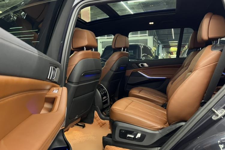 Used BMW X7 2021 xDrive40i Luxury M Sport Package Interior 4