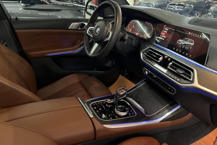 Used BMW X7 2021 xDrive40i Luxury M Sport Package Interior 5