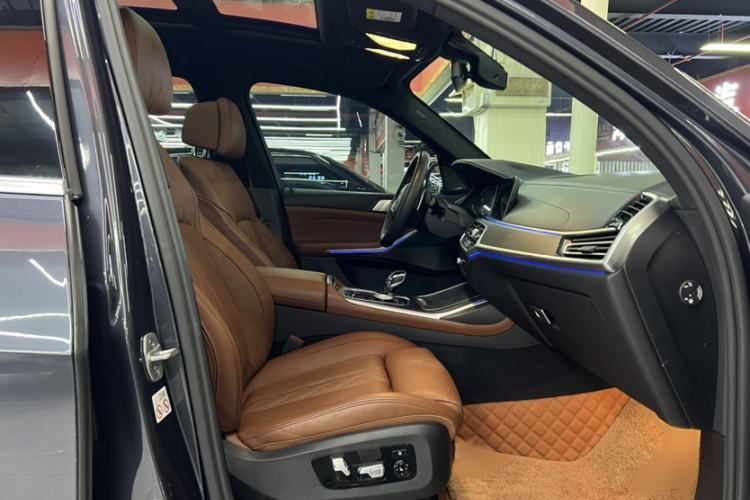 Used BMW X7 2021 xDrive40i Luxury M Sport Package Interior 6