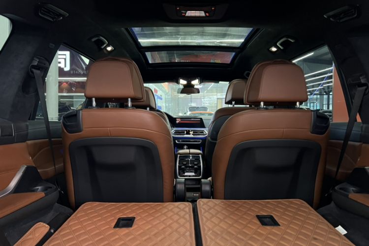 Used BMW X7 2021 xDrive40i Luxury M Sport Package Interior 8