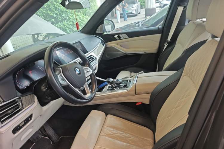 Used BMW X7 2021 xDrive40i Executive Luxury Package Left Front Seat