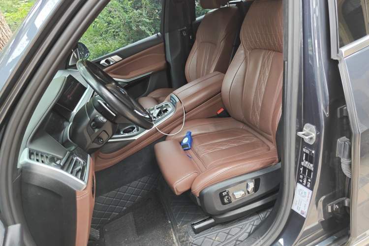 Used BMW X7 2021 xDrive40i Executive Luxury Package Left Front Seat