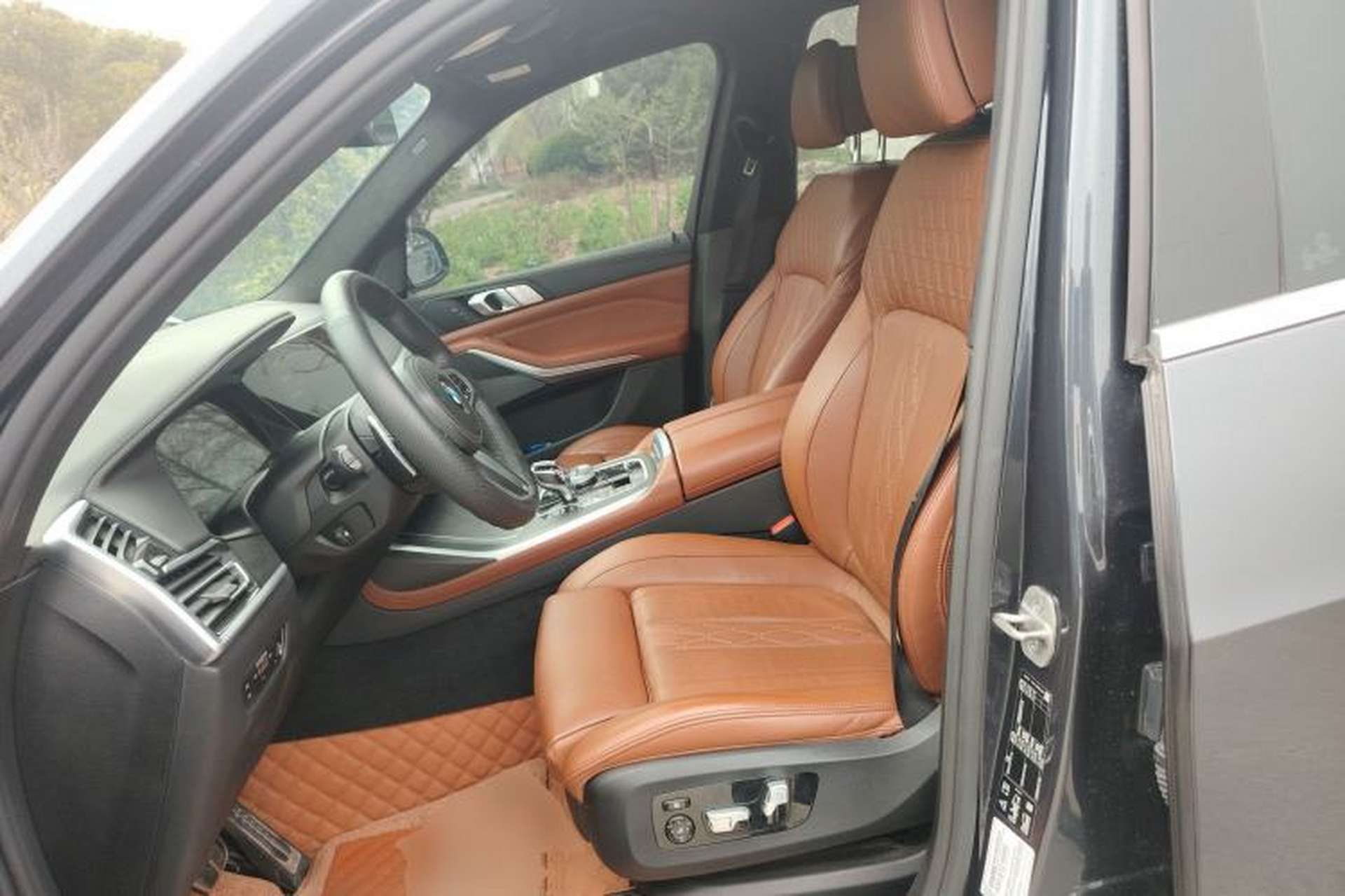 Used BMW X7 2021 xDrive40i Luxury M Sport Package Left Front Seat