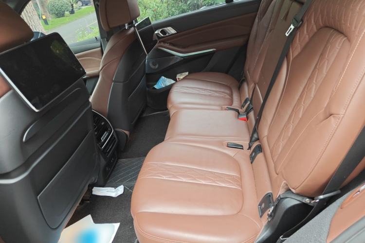 Used BMW X7 2021 xDrive40i Executive Luxury Package Left Rear Seat