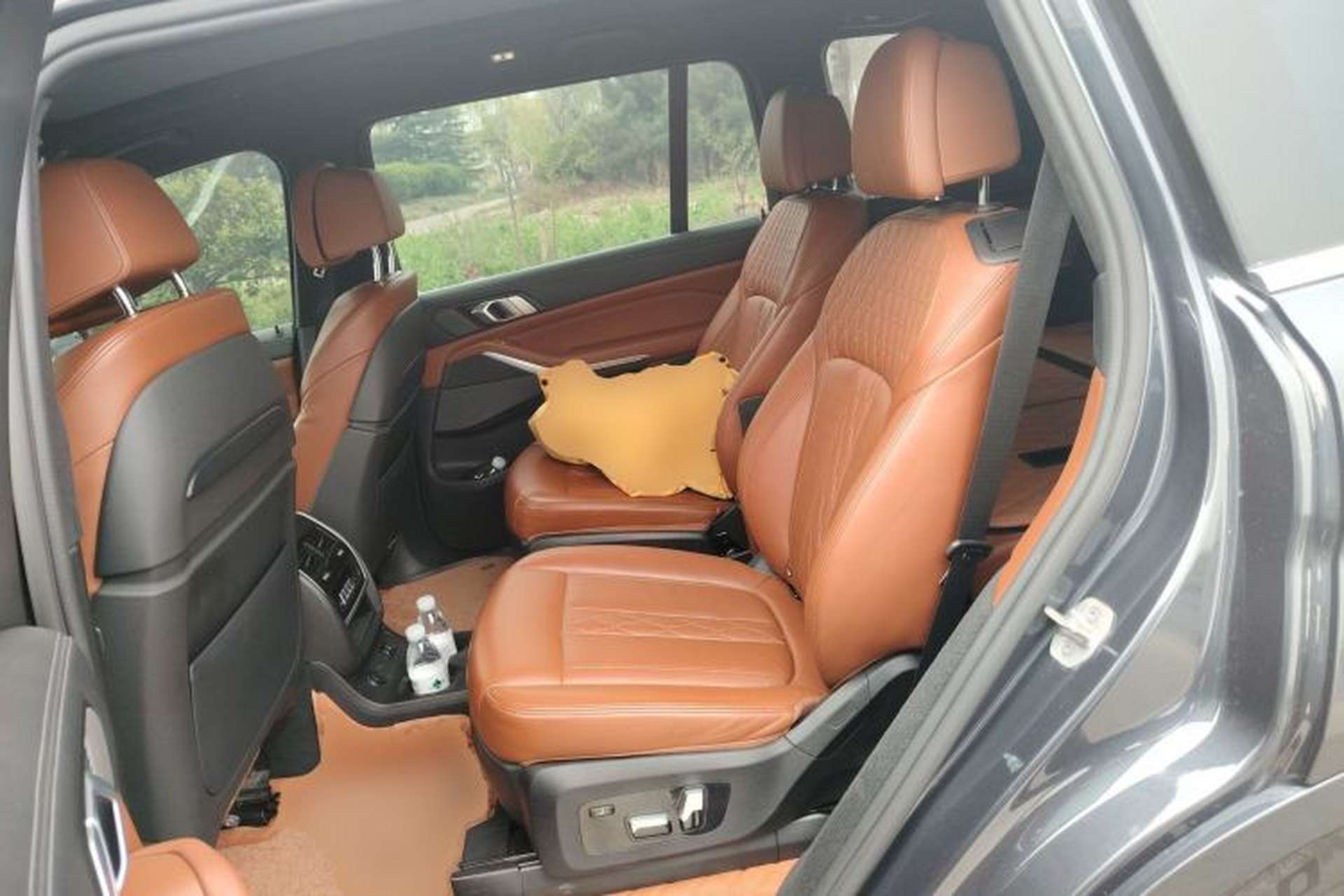 Used BMW X7 2021 xDrive40i Luxury M Sport Package Left Rear Seat