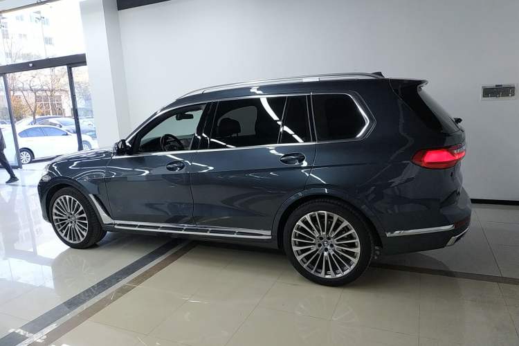 Used BMW X7 2021 xDrive40i Luxury Package with Premium Features Left Side
