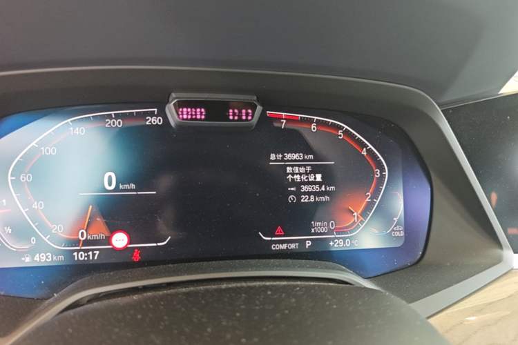 Used BMW X7 2021 xDrive40i Executive Luxury Package Odometer Close Up