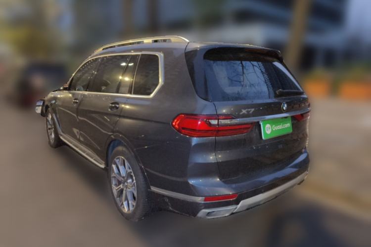 Used BMW X7 2021 xDrive40i Luxury Package with Premium Features Rear Left 45 Deg