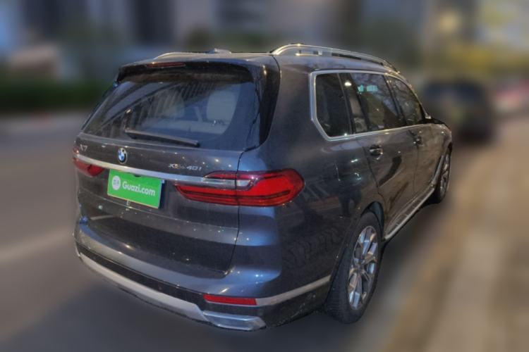 Used BMW X7 2021 xDrive40i Luxury Package with Premium Features Rear Right 45 Deg