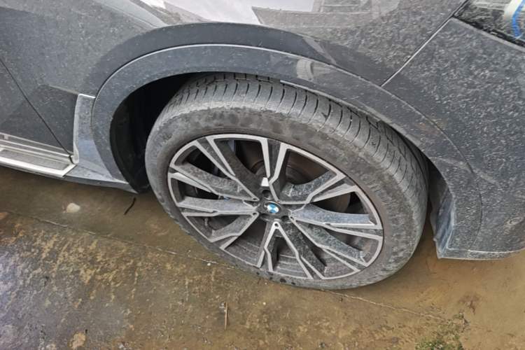 Used BMW X7 2021 xDrive40i Executive Luxury Package Right Front Wheel Hub