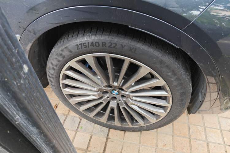Used BMW X7 2021 xDrive40i Executive Luxury Package Right Front Wheel Hub