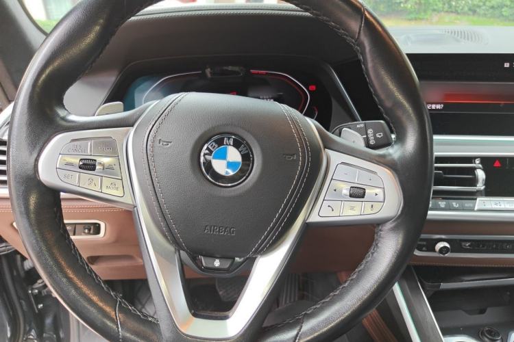 Used BMW X7 2021 xDrive40i Executive Luxury Package Steering Wheel