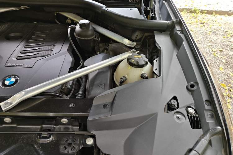 Used BMW X7 2021 xDrive40i Luxury M Sport Package Engine Bay Left