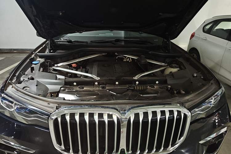 Used BMW X7 2021 xDrive40i Luxury M Sport Package Engine Bay