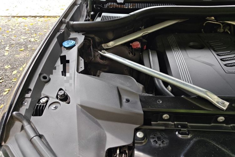 Used BMW X7 2021 xDrive40i Luxury M Sport Package Engine Bay Right