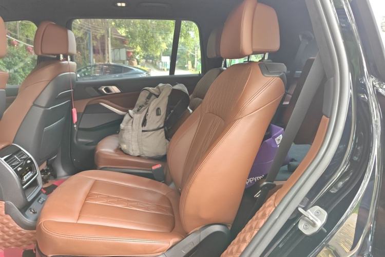 Used BMW X7 2021 xDrive40i Luxury M Sport Package Left Rear Seat