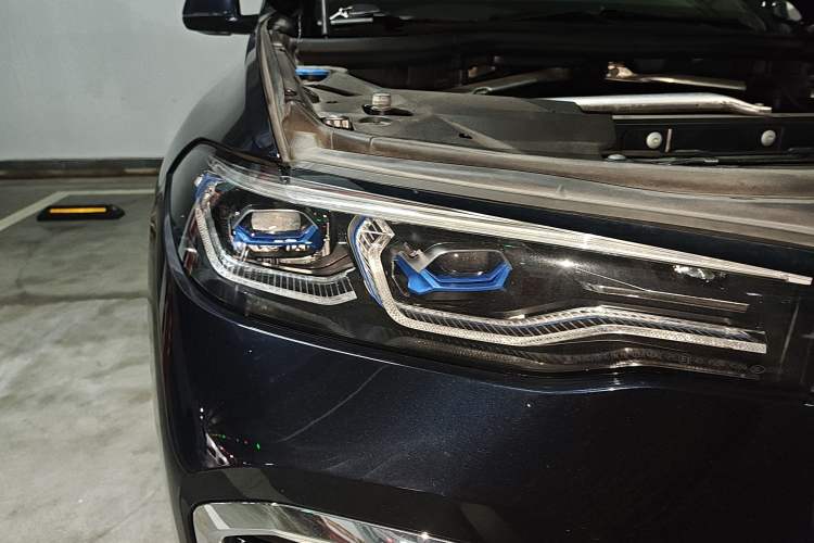 Used BMW X7 2021 xDrive40i Luxury M Sport Package Right Front Headlight